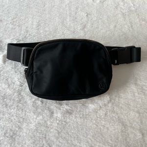 Black Lululemon Everywhere Belt Bag